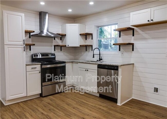 Building Photo - 1955 Maple Dr NW