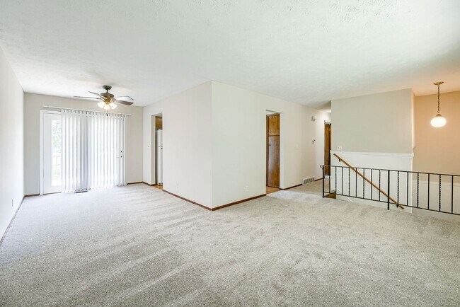 Foto del edificio - Can't Beat This Location!!