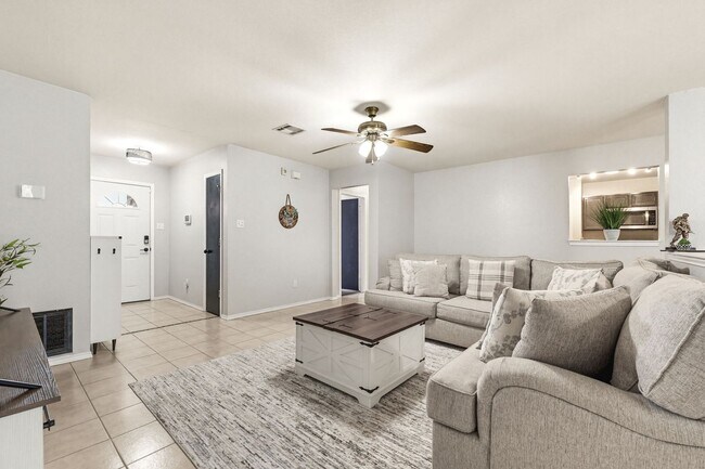 Foto del edificio - 2607 Thoroughbred Dr