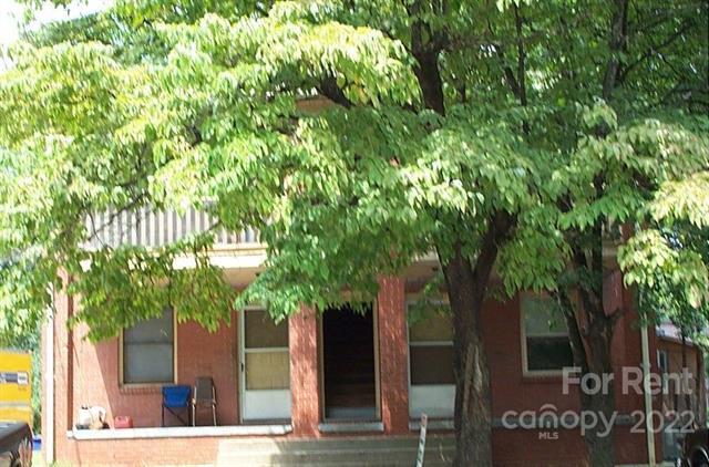 Foto principal - 2729 Bancroft St