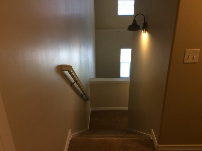 Building Photo - Spacious 4-Bedroom Townhouse Oasis in West Valley City!