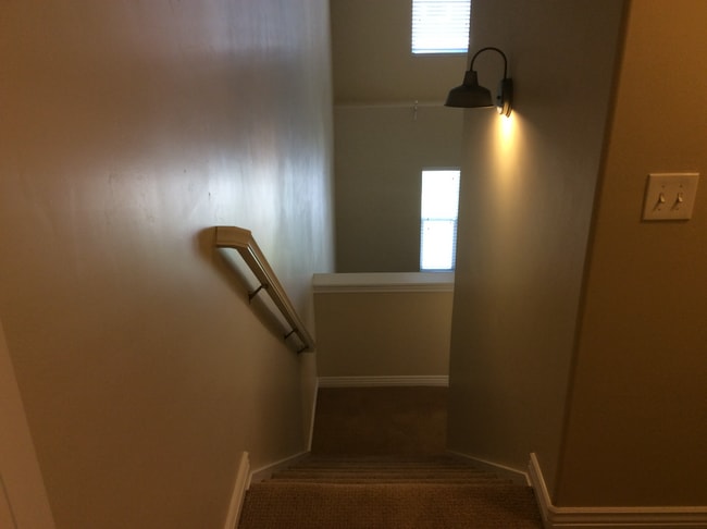 Foto del edificio - Spacious 4-Bedroom Townhouse Oasis in West Valley City!