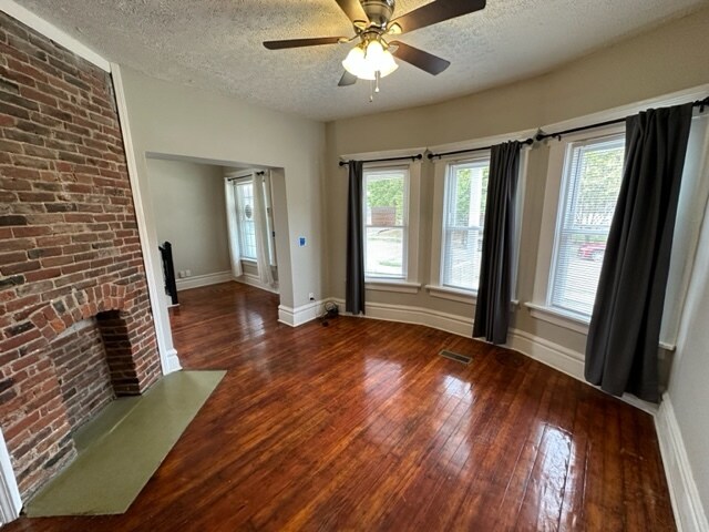 Building Photo - 398 Miller Ave