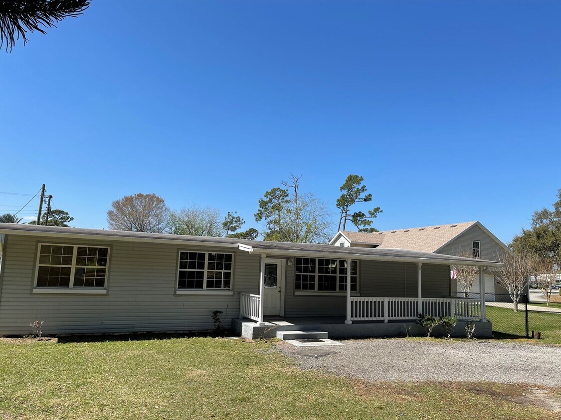 Primary Photo - Charming 3-Bedroom Home in Ormond Beach