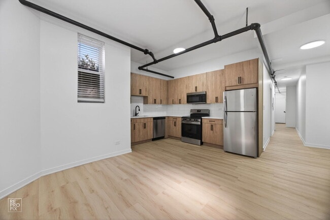 Building Photo - 2156 W Arthur Ave