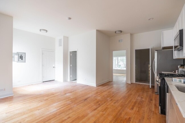 Building Photo - 3117 N Harding Ave
