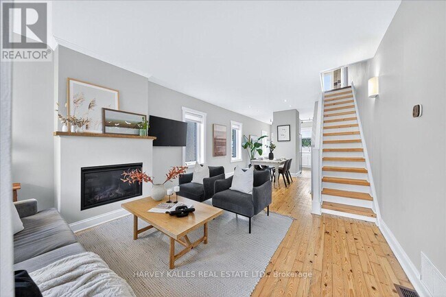 Photo du bâtiment - 338 Bartlett Ave N