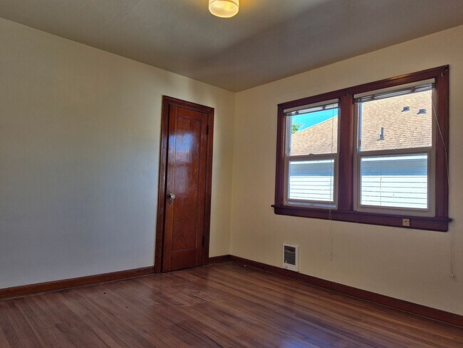 Foto del edificio - Charming 2 Bedroom Duplex