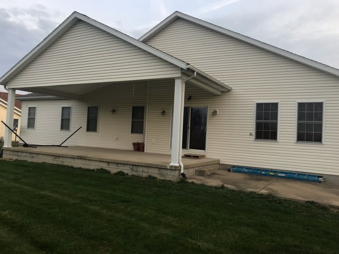 Building Photo - 245 Lincoln Ct