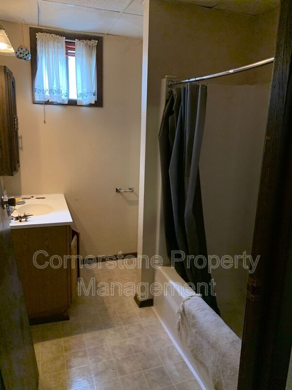 601 4th St Unit 4, Rockwell City, IA 50579 Condo for Rent in Rockwell