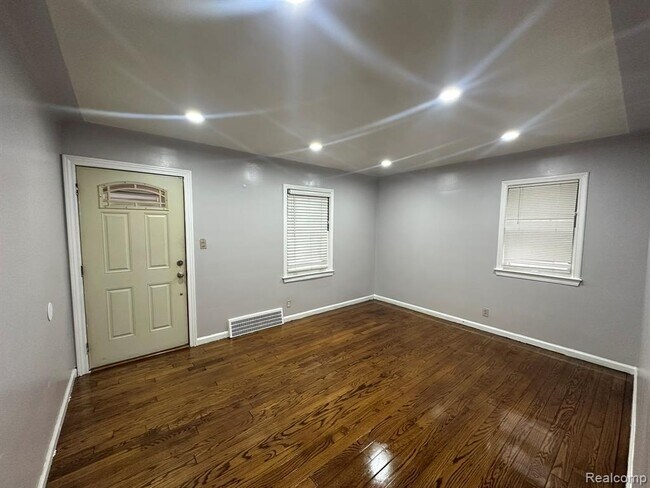 Foto del edificio - 7785 Mettetal St