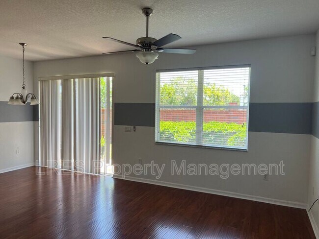 Foto del edificio - 1525 Orrington Payne Pl