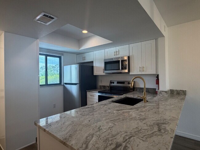 Foto del edificio - "Charming 2-Bed, 2-Bath Condo Retreat in Punta Gorda's Prime Location - 950 Sq Ft of Comfort!"