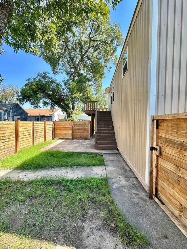 Building Photo - COMING OCTOBER 2025 - Spacious 1-Bedroom A...