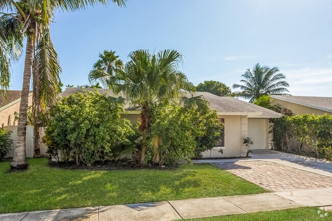 Building Photo - 5927 Ithaca Cir W