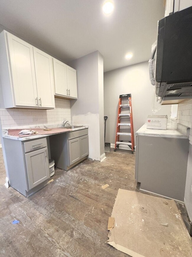 Building Photo - 4 bedroom in Chicago IL 60660