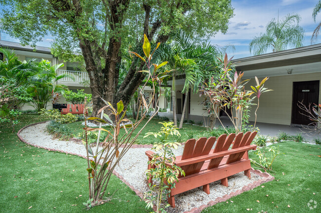 Patio - Parson's Green Courtyard Apartments