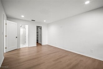 Building Photo - 4293 Island Cir