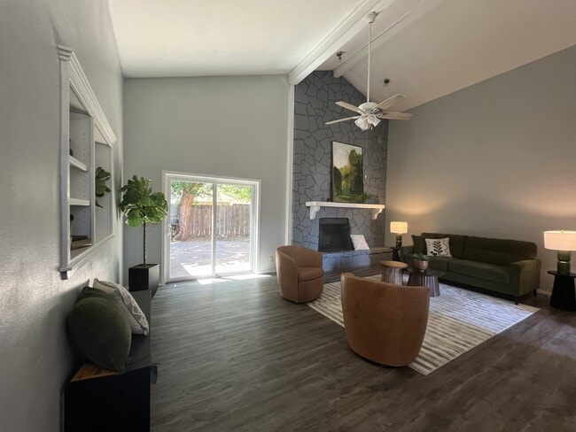 Foto del edificio - 4802 N Britton Dr