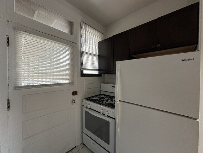 Foto del edificio - 1321.5 W Estes Ave