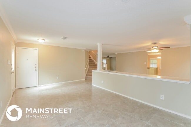 Foto del edificio - 8423 Manderly Pl