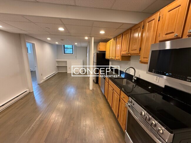 Building Photo - 77 Park Dr