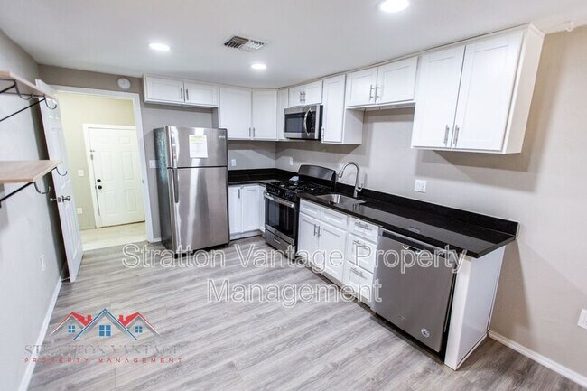 Foto del edificio - 1145 E 5th St