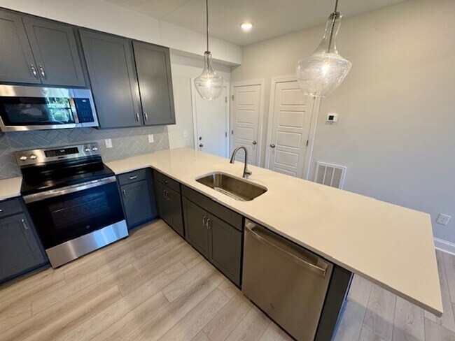 Foto del edificio - Modern Elegance in Prime North Raleigh!