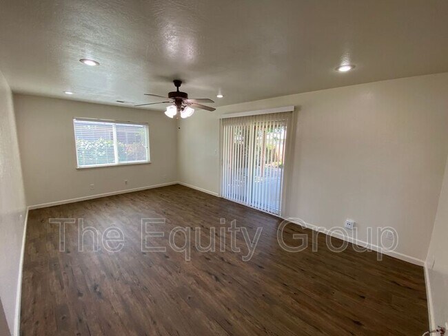 Foto del edificio - 2014 N Woodridge Way