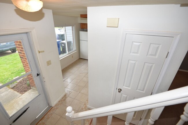 Building Photo - Updated 2 Bedroom Townhome in Salem Lakes