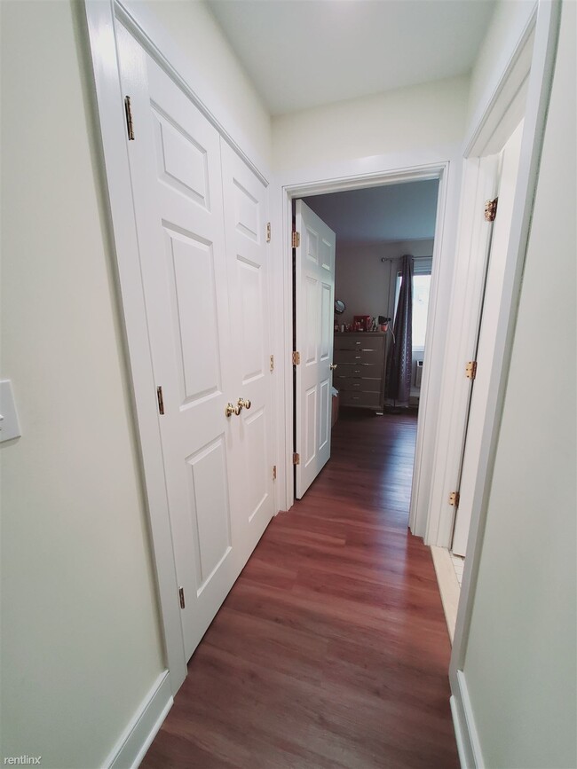 Building Photo - 1 br, 1 bath Condo - 35 Clarks Hill Ave