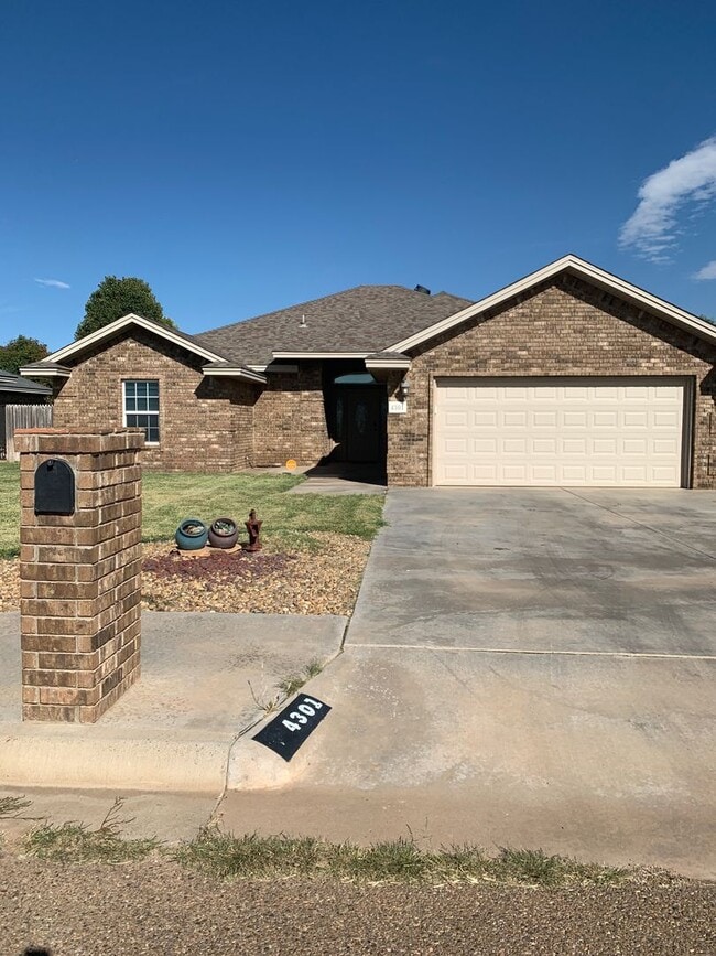 Building Photo - 4301 Sandstone Dr