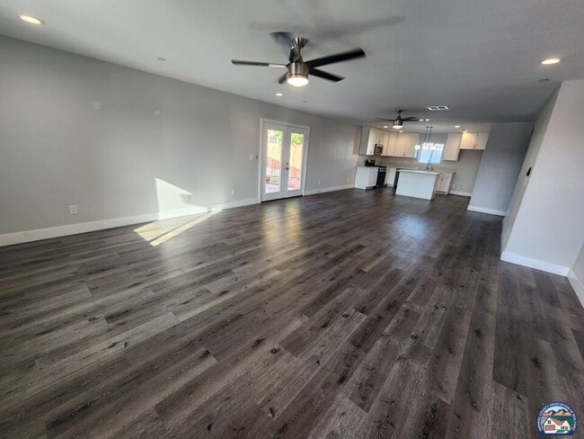 Building Photo - 2303 Moiola Ave