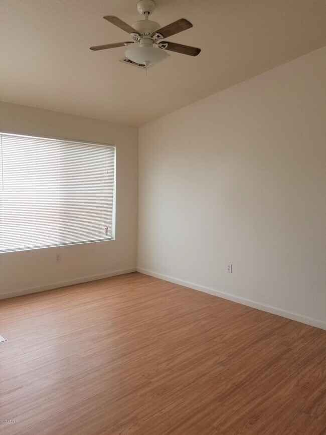 Foto del edificio - 6711 W Osborn Rd