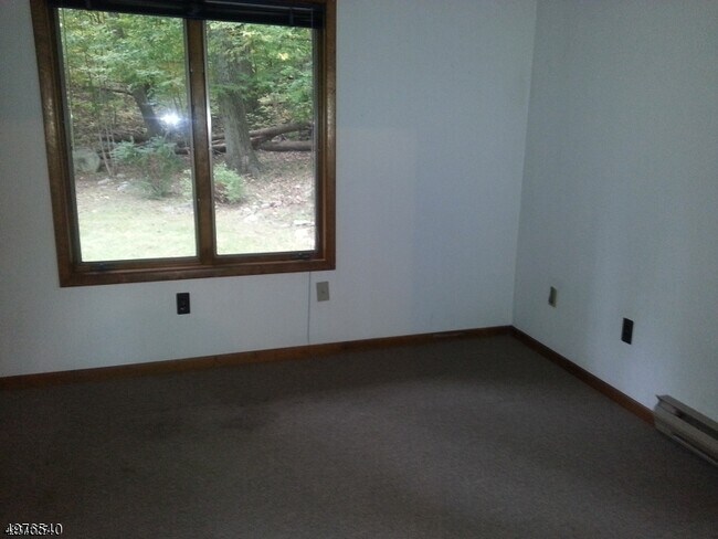 Building Photo - 2 Pochuck Ct