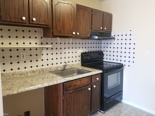Building Photo - 2 br, 1 bath  - 302 Pine Rock Ave
