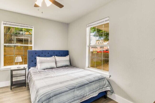 Foto del edificio - Charming 3-Bedroom, 2-Bath Home Near Downtown Pensacola