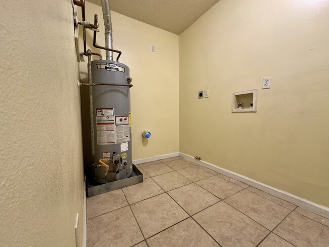 Building Photo - 1736 Flood St