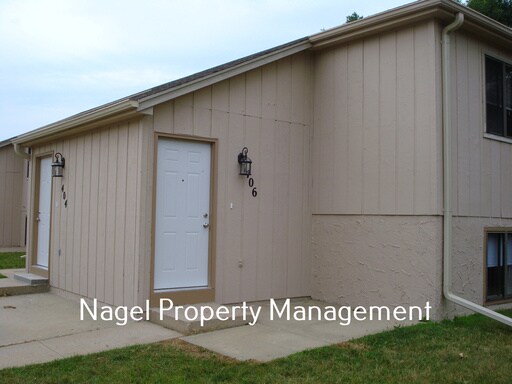 Building Photo - 1500 E Cedar St