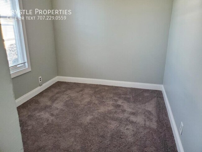 Building Photo - ***COMING SOON! Adorable Lower Level Apart...