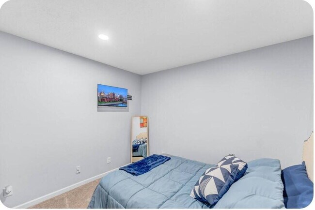 Foto del edificio - Furnished 1-Bedroom Apartment with Private Entrance and Free Laundry