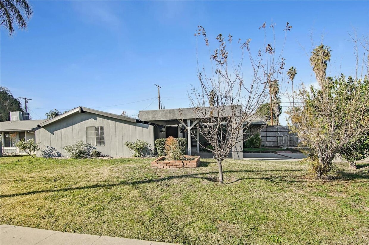 Foto principal - 6513 Corbin Ave