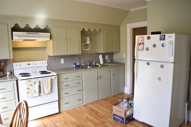 Kitchen - 53 Nichols St