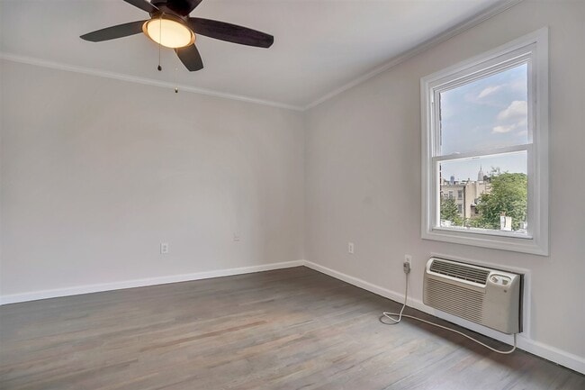 Building Photo - 318 Park Ave
