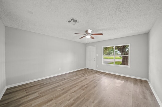 Foto del edificio - 1100 Gilbert Ave