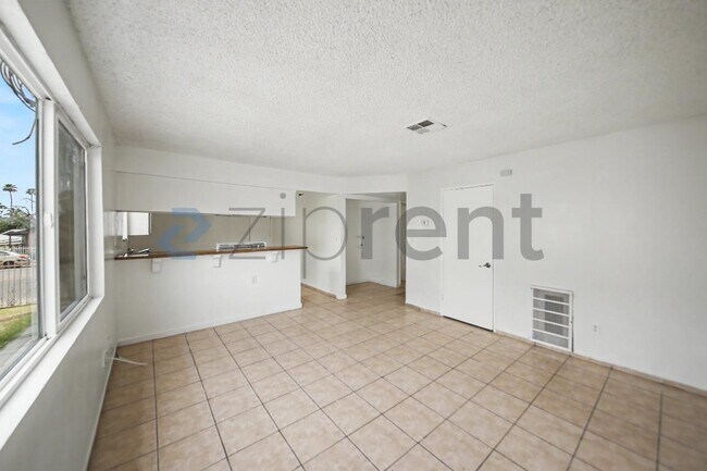 Building Photo - Unit unit A
