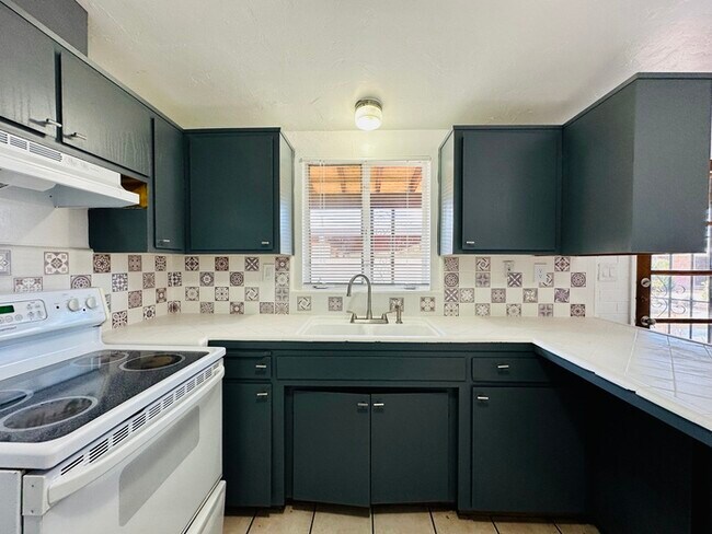 Photo - 2 Bedroom 1.5 Bath in Desired Area w/ Fenc... House