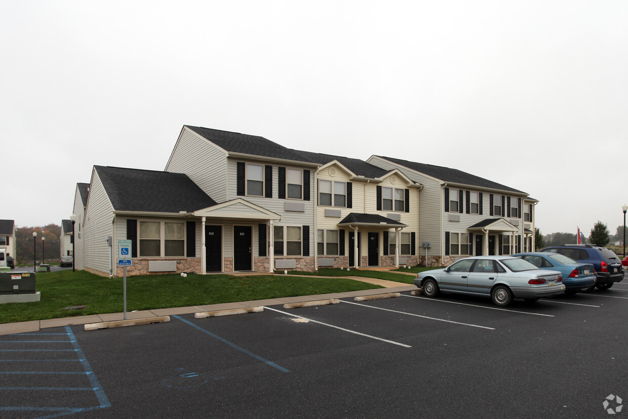 Primary Photo - Rocktowne Student Townhomes