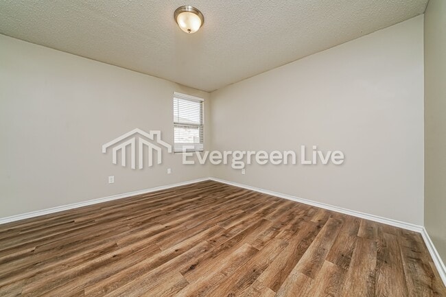 Building Photo - 1012 Willow Tree Dr