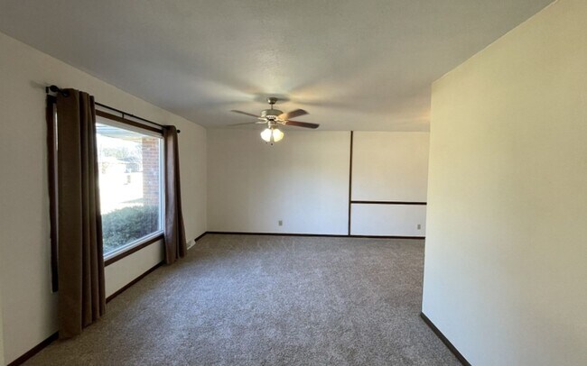 Foto del edificio - 1316 E. Lakewood